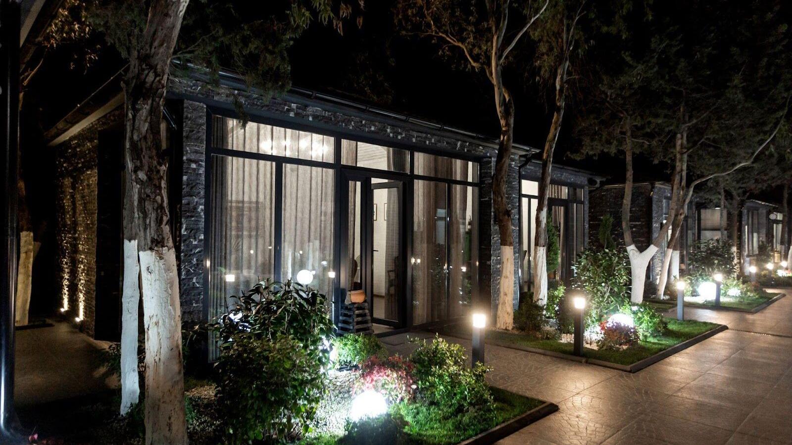 Enhance The Curb Appeal of Your Outdoors with Top 5 Landscape Lighting Techniques